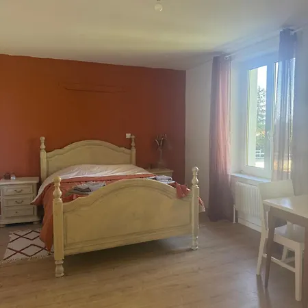 La Cle De La Foret Bed and Breakfast *